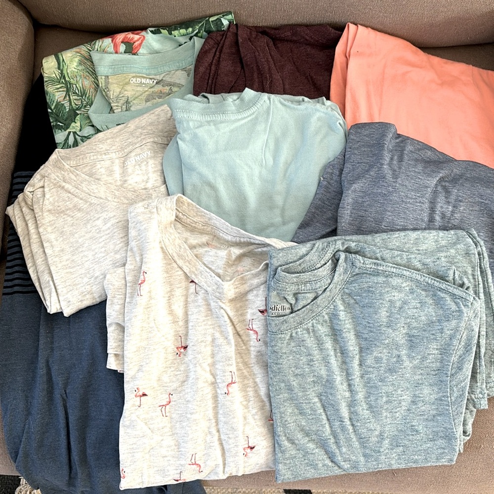 9 Old Navy Men's Tshirts 1 Tank Good Condition